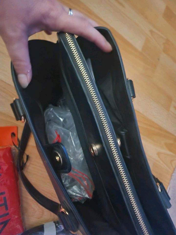 Valentino Handtasche neu mit etikett in Schwerte