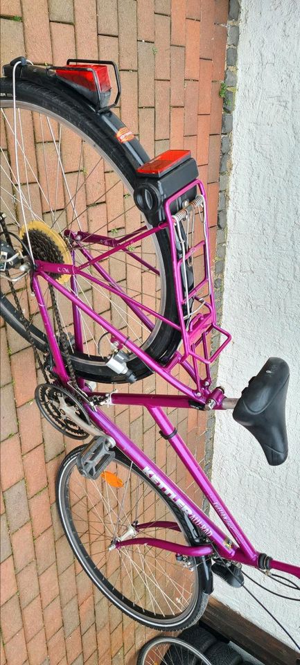 Eine 28 Zoll Mädchen Fahrrad in Hiddenhausen