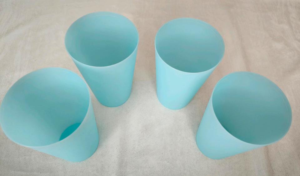 4tlg.Becherset, hellblau, gebr.,hohe Trinkbecher,Garten,Picknick in Plauen