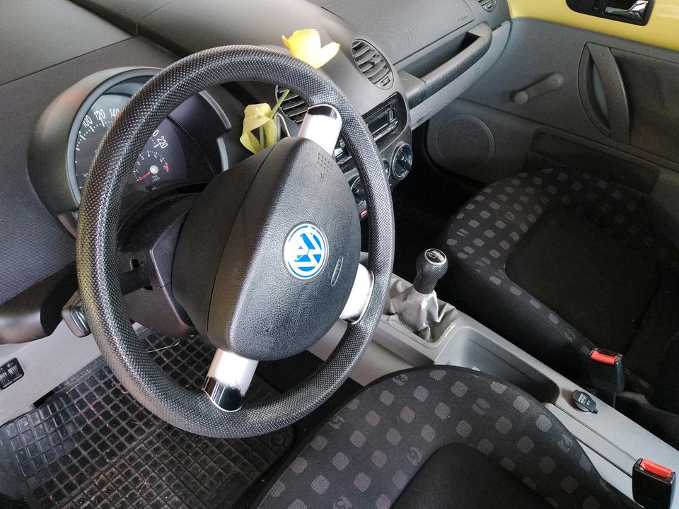 Verkaufe VW New Beetle, bis 21.05. 17.00 Uhr 500,00 Euro in Treuchtlingen