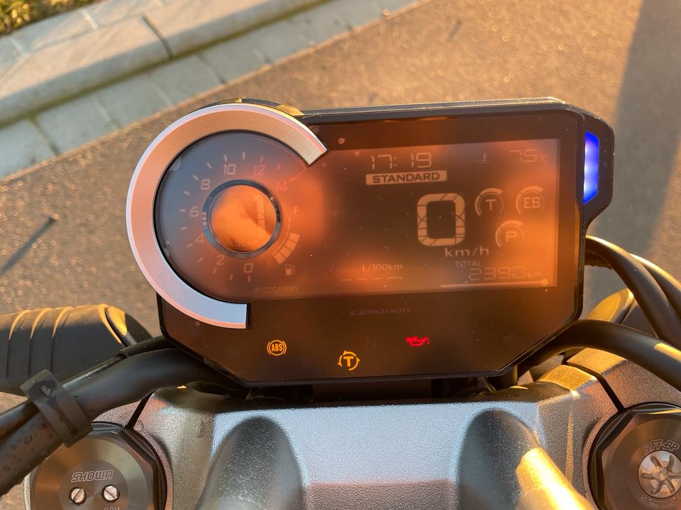 Honda CB1000R SC80 - Akrapovic - 1. Hand - 2390km - Bj. 2019 in Weitefeld