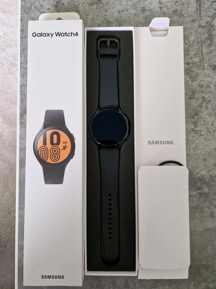 Samsung Galaxy Watch4 BT GPS 44mm kratzfreies Display mit OVP in Essen-Haarzopf