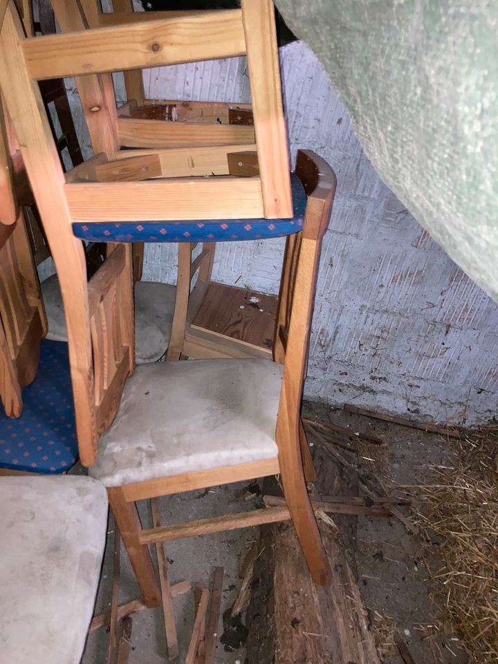 Auflösung Haushalt Tisch Stuhl Schrank in Dahlenburg