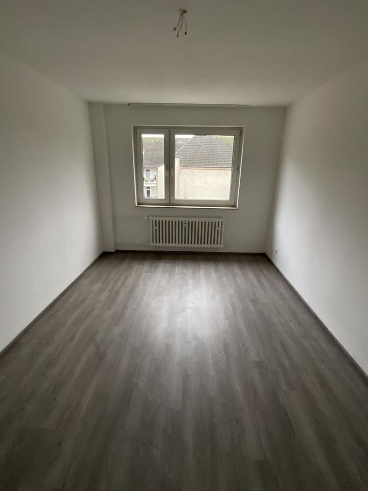 Sehen, mieten, wohnen! - 3,5-Zimmer-Wohnung mit Balkon in Duisburg