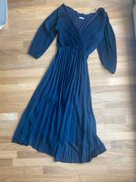 Elegantes Plissee Kleid dunkelblau Größe M Hessen - Bensheim Vorschau