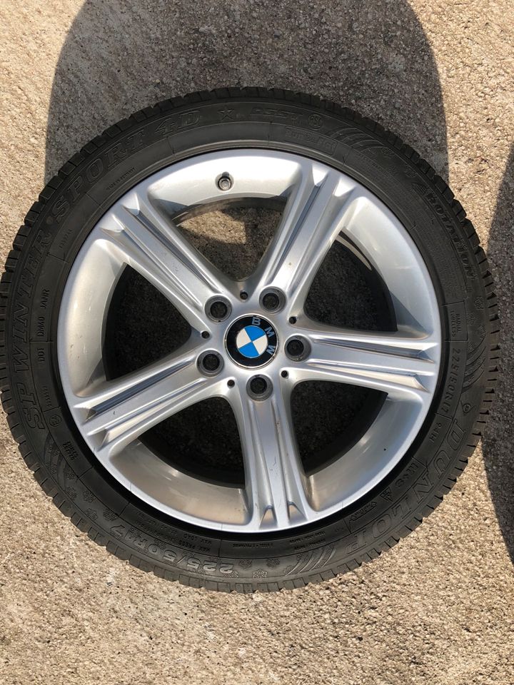 Winterreifen auf original BMW Alufelgen 225/50 R 17 runflat in Gauting