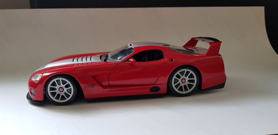 Dodge Viper GTS-R 1:18 von HOT WHEELS in Feucht