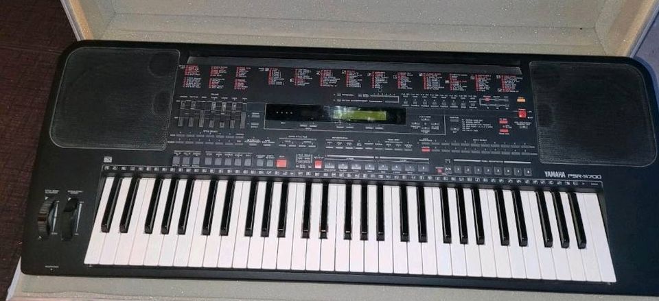 Yamaha Keyboard PSR 5700 mit Case in Lampertheim