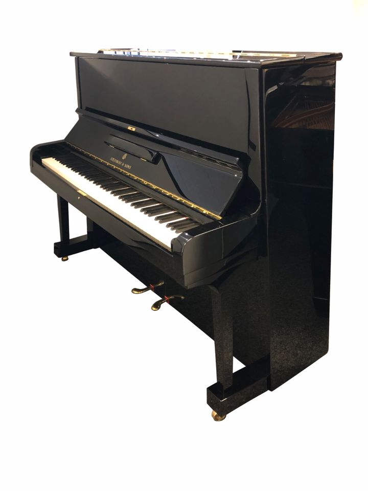 STEINWAY & SONS Konzertklavier K-132 in Bispingen