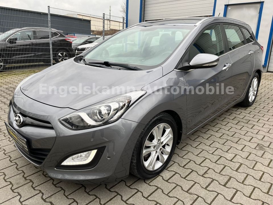 Hyundai i30 1.6 cw Style/AUTOM./TEILLEDER/ALLW./KEYLESS in Oer-Erkenschwick