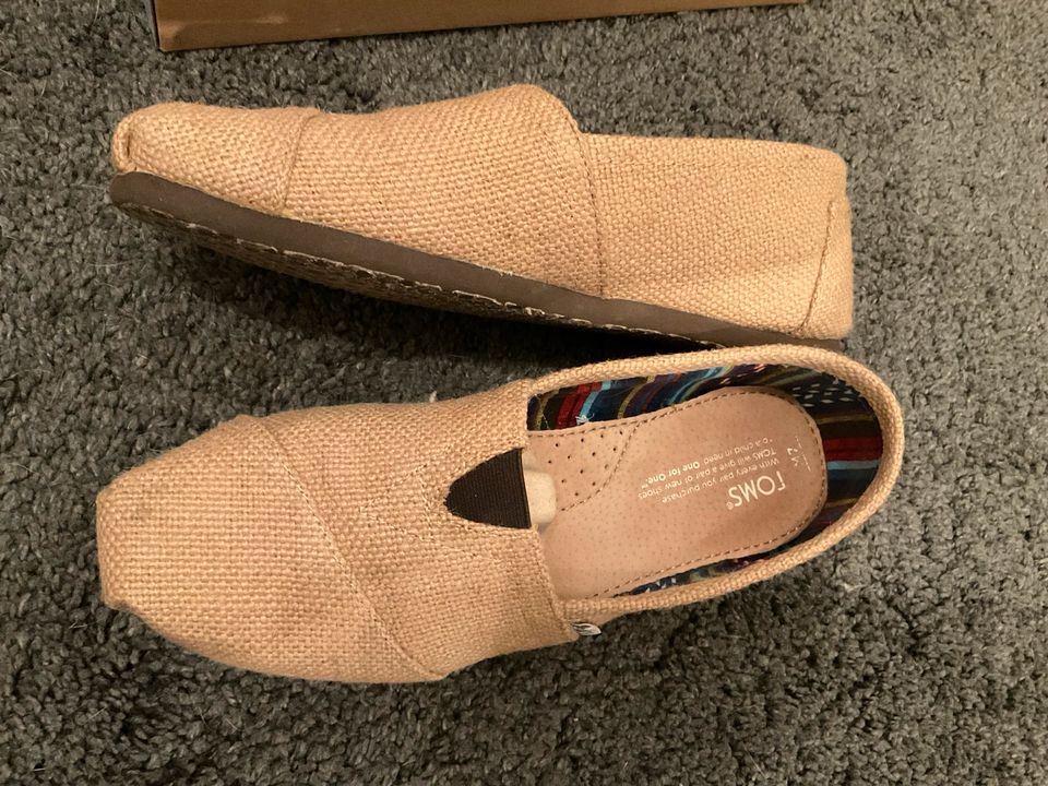 TOMS Slipper Jute beige, Gr. M7, neuwertig in Mönchengladbach