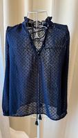 Mango leichte Bluse mit Volants Gr. S dunkelblau Wandsbek - Hamburg Jenfeld Vorschau