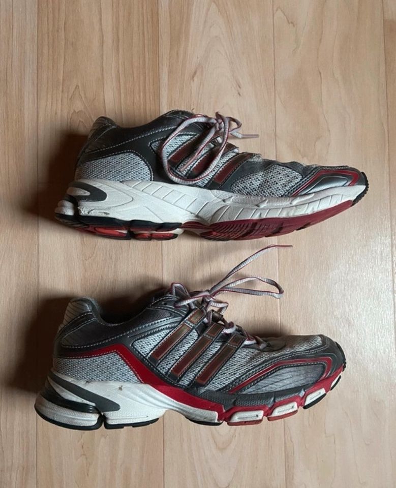 Adidas Sportschuhe Größe 40 in Biedenkopf