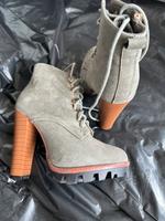 Stiefeletten mit hohem Absatz Thüringen - Erfurt Vorschau