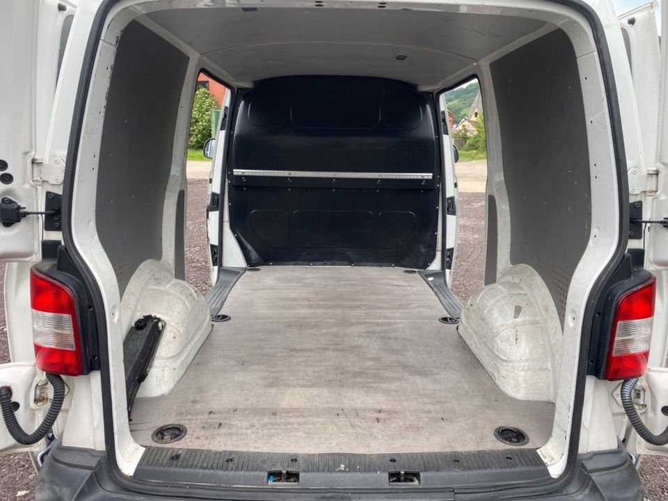 Volkswagen T5 Transporter Kasten-Kombi Kasten in Rheinbrohl