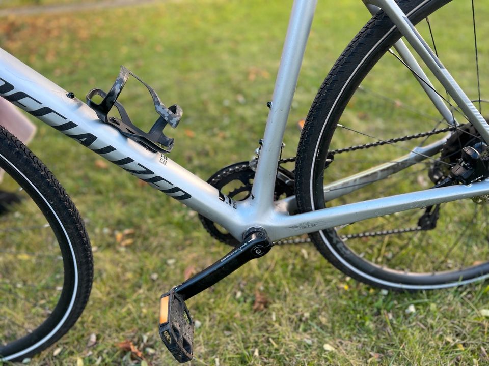 Specialized 2021 Sirrus 4.0 carbon reflektierendes Fahrrad c in Berlin