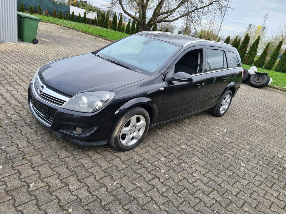 Opel Astra H Caravan 1,7CDTI in Markgröningen