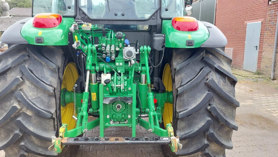 Schlepper John Deere 5090 M in Wegberg