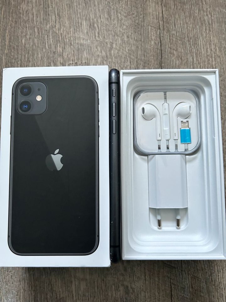 iPhone 11 128GB mit OVP und Zubehör in Hamburg