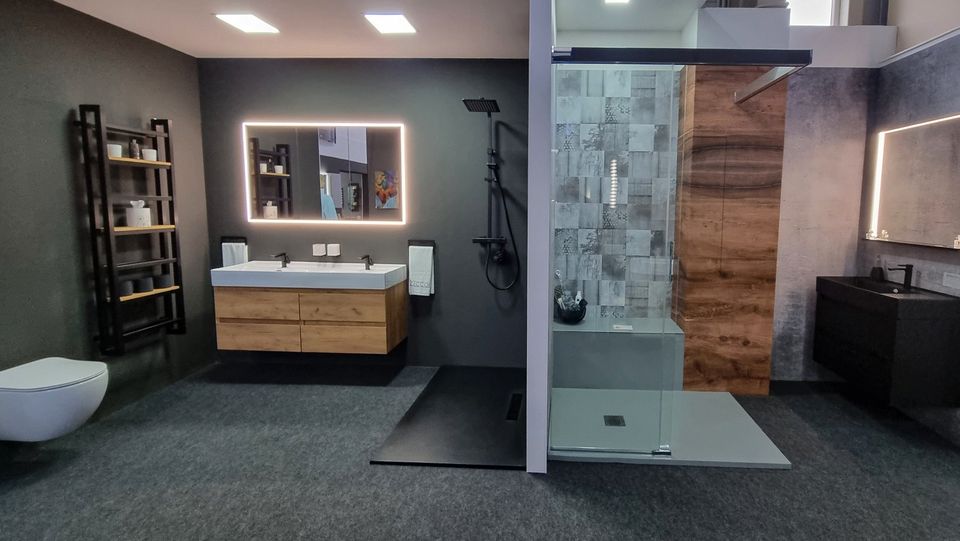 Keramik Stand WC mit Spülkasten Toilette bodenstehend + WC Sitz 379,- €* in Bad Essen