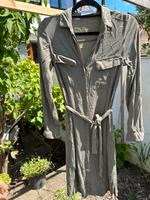 Olivegrünes Kleid mit Taschen und Gürtel Bonn - Graurheindorf Vorschau