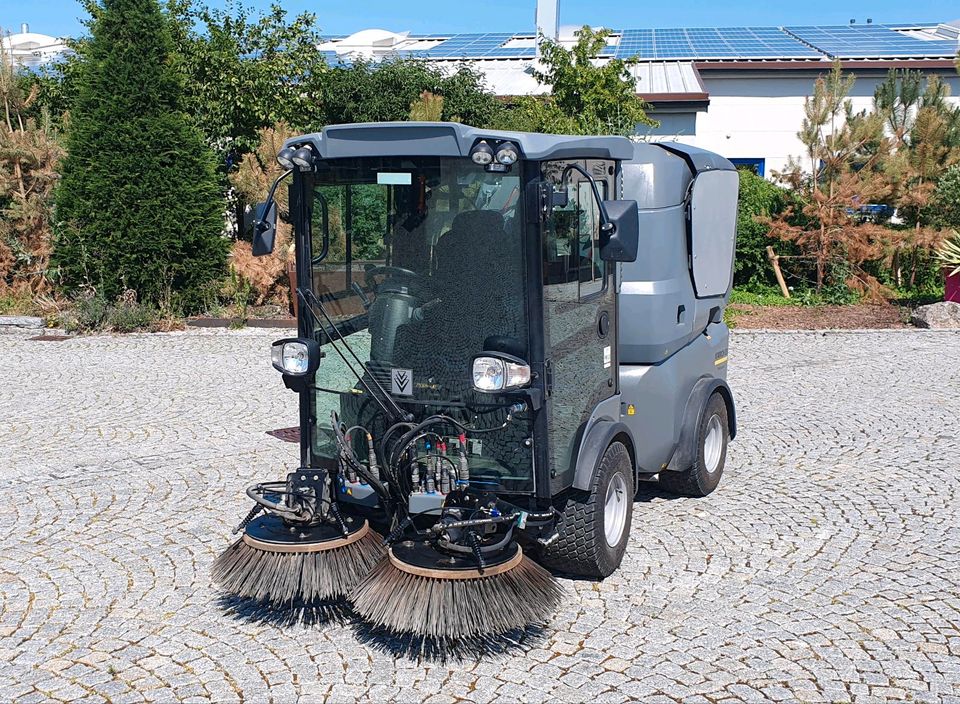 Kärcher MC130 Professional Kehrmaschine in Westheim