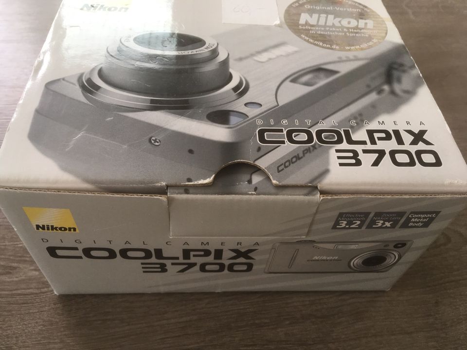 2 x Nikon Coolpix 3700 mit Zubehör für Bastler in Paderborn