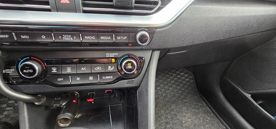 Kia Niro Spirit*1,6 GDI*Navi*Leder*Bj 12.2021*Automatik - in Halle