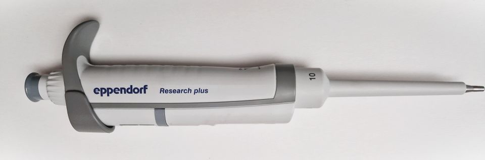 Eppendorf Research plus 10 Pipette 0,5 - 10 µL   #SSP in Freiburg im Breisgau