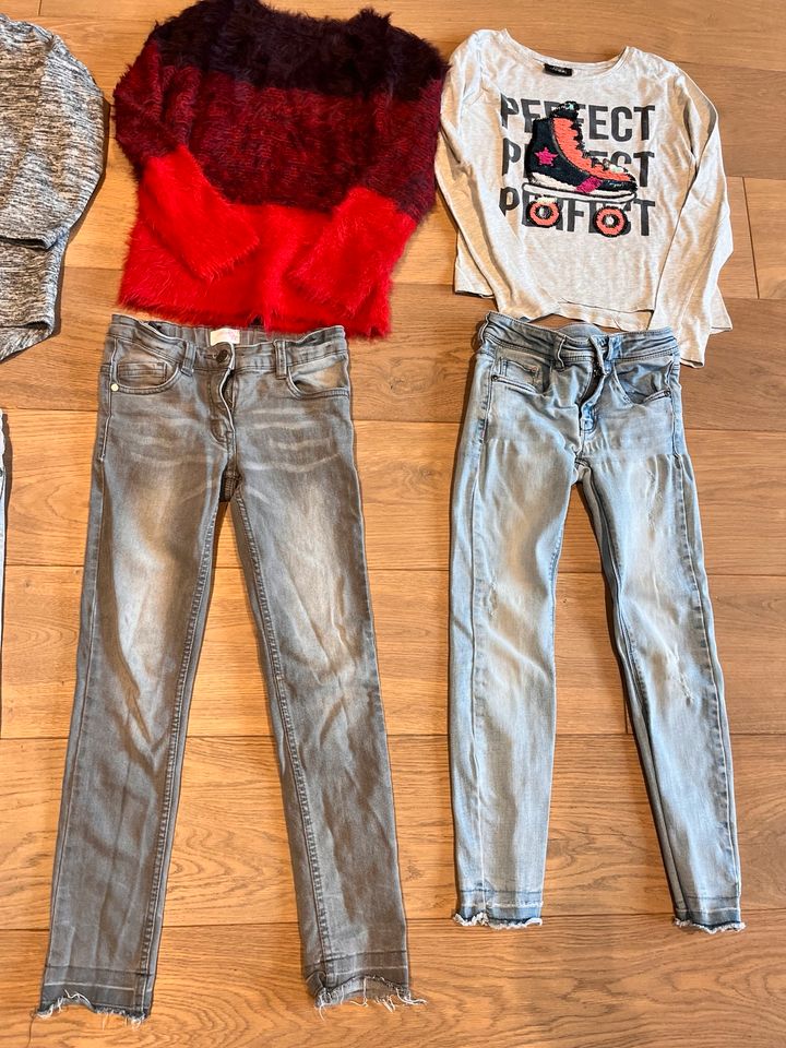 Kleidungspaket Mädchen gr 134 134/140  140 Jeans pulli in Schwandorf