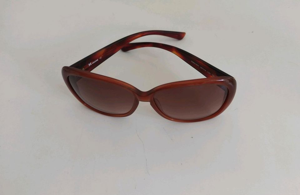 Braune große missoni Sonnenbrille mit moschino Etui in rot in Lübbecke 