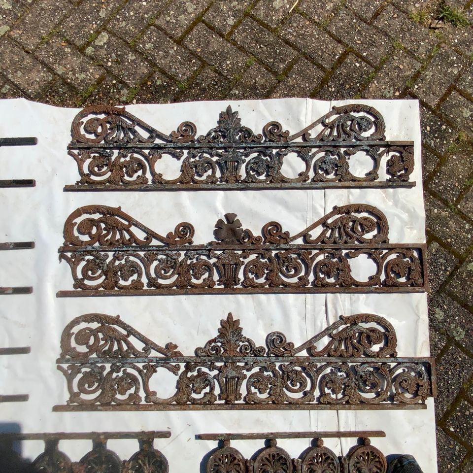 Antike Zaun Krone - Bordüre in Meinerzhagen