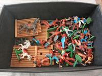 DDR Spielzeug, Cowboys und Indianer Figuren, Pferde, Tiere, Zäune Dresden - Gorbitz-Süd Vorschau