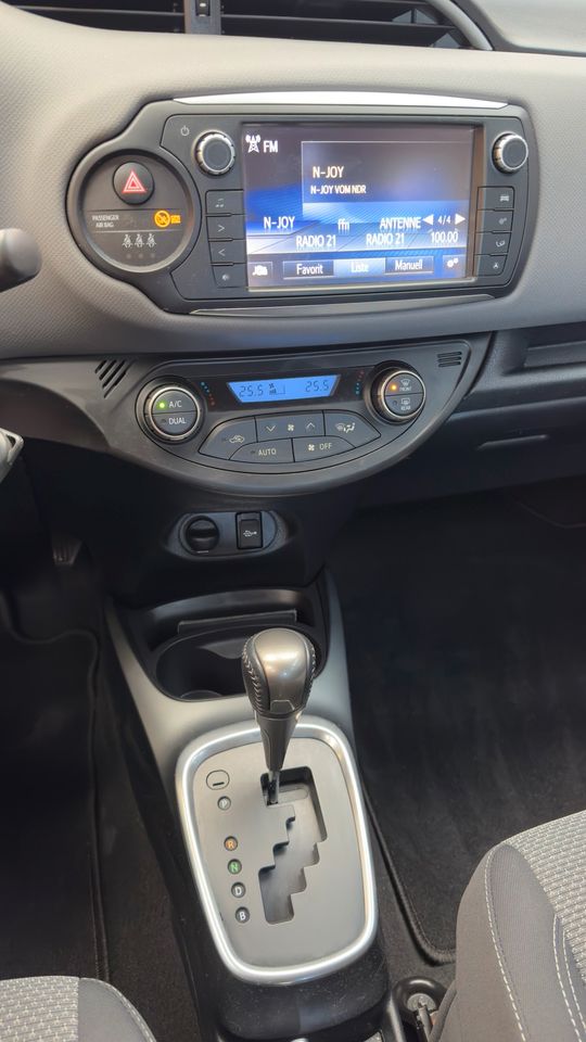 Toyota Yaris Edition-S Hybrid HU neu Allwetter neu in Ihlow
