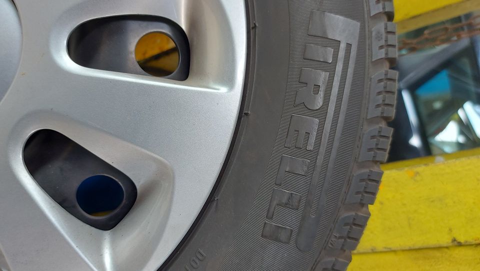 4 PIRELLI Winterreifen auf Stahlfelge in Steinfurt