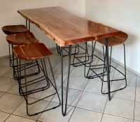 Tisch und 6 Barhocker aus Akazienholz mit schwarzen Stahlbeinen Nordrhein-Westfalen - Blomberg Vorschau