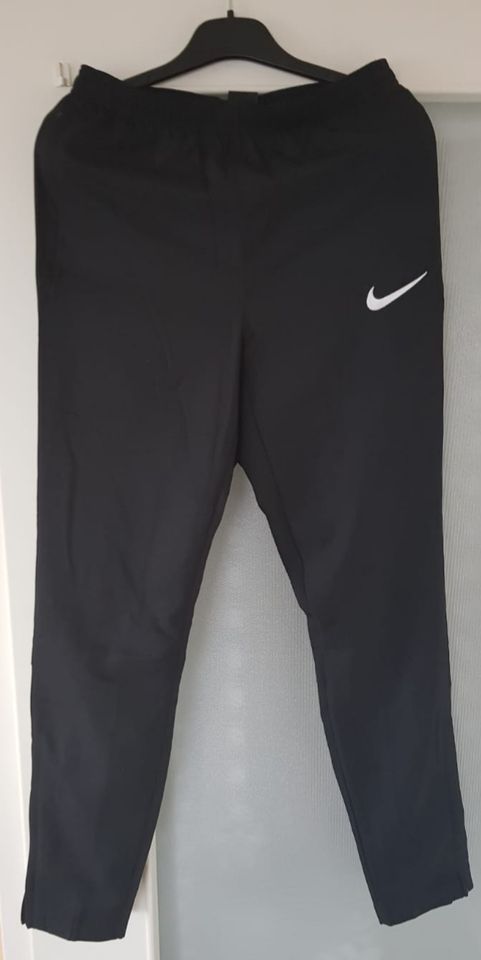 Sporthose von "NIKE" / Gr. S / NEU in Köln