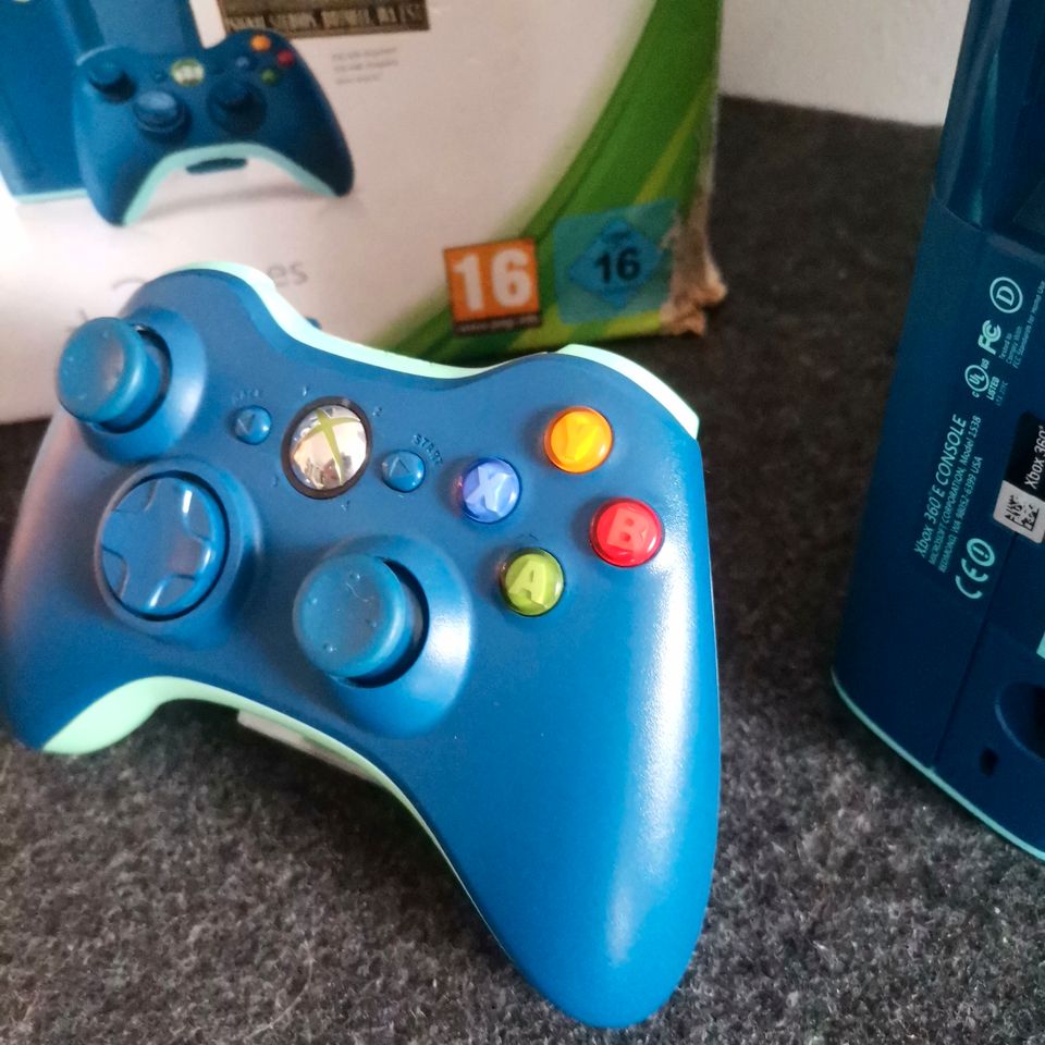 Xbox 360 Limited Edition Arctic Blue Konsole in München