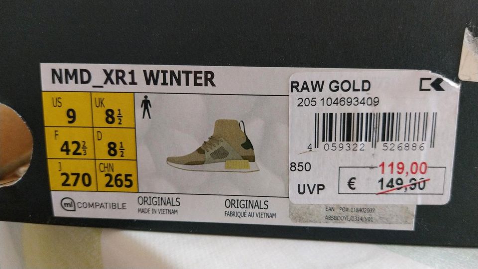 Sneaker US Größe 9/ EU 41,5 in Limburg