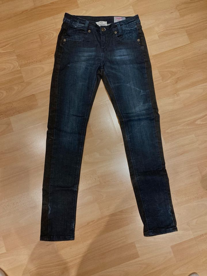 Vingino Jeans Mädchen 13 / ca. 158 dunkelblau in Duisburg