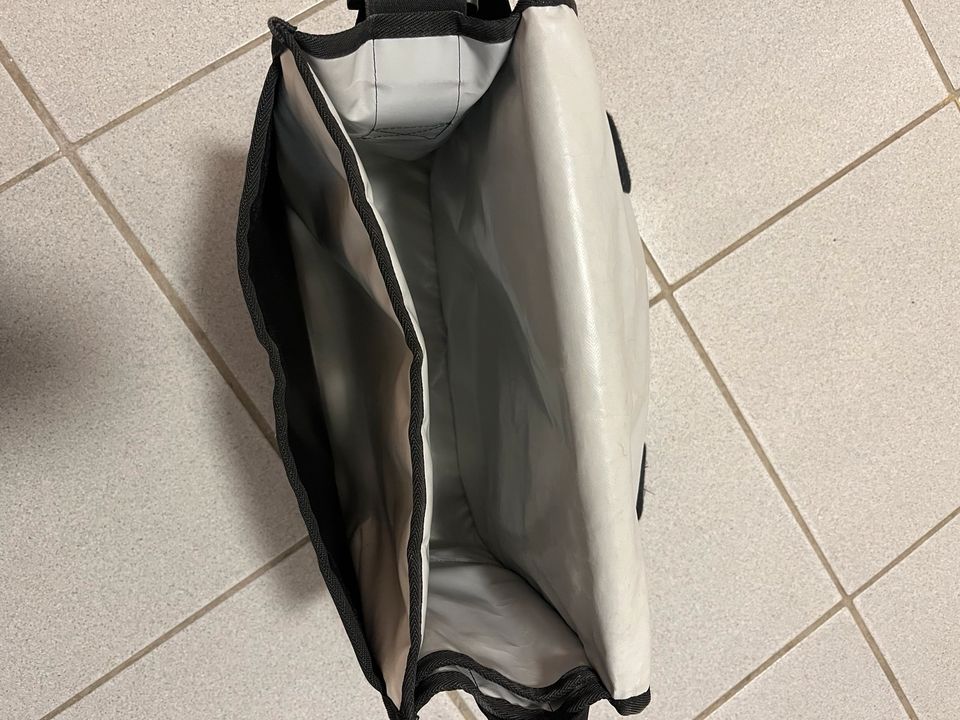 Airbag Craftworks Tasche schwarz in Groß-Zimmern