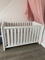 Baby Kinderzimmer Bett Schrank Kommode Wickeln weiß Hochglanz Nordrhein-Westfalen - Mönchengladbach Vorschau