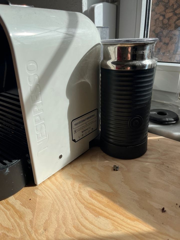 Krups Nespresso Maschine in Helpsen