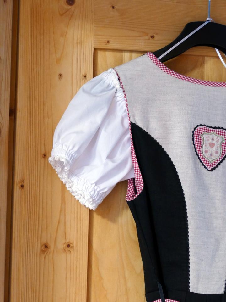 Schönes "Alphorn" Dirndl. Schwarz / rosé. Sehr gute Qualität. in Gärtringen