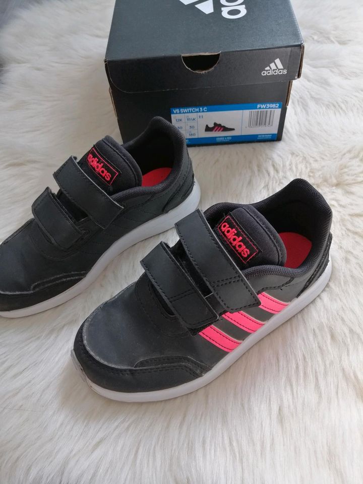 Adidas VS Switch 3,Mädchen Schuhe,Sportschuhe,Sneaker,Gr. 30,schw in Oyten