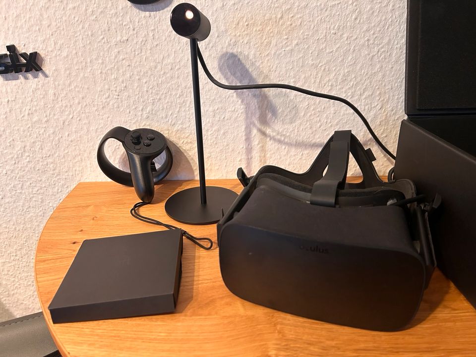 Oculus VR Brille Rift - Komplett mit 2 Drehbein Stativen in Gießen