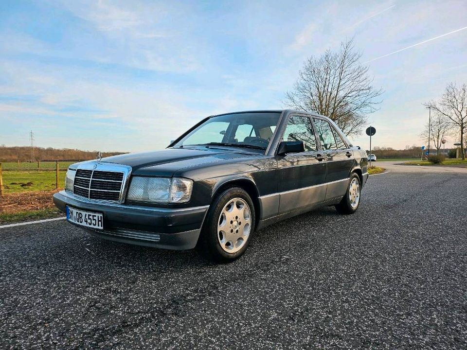 W201 190 2.5 D Blauschwarz Oldtimer H 2,5 in Kerpen