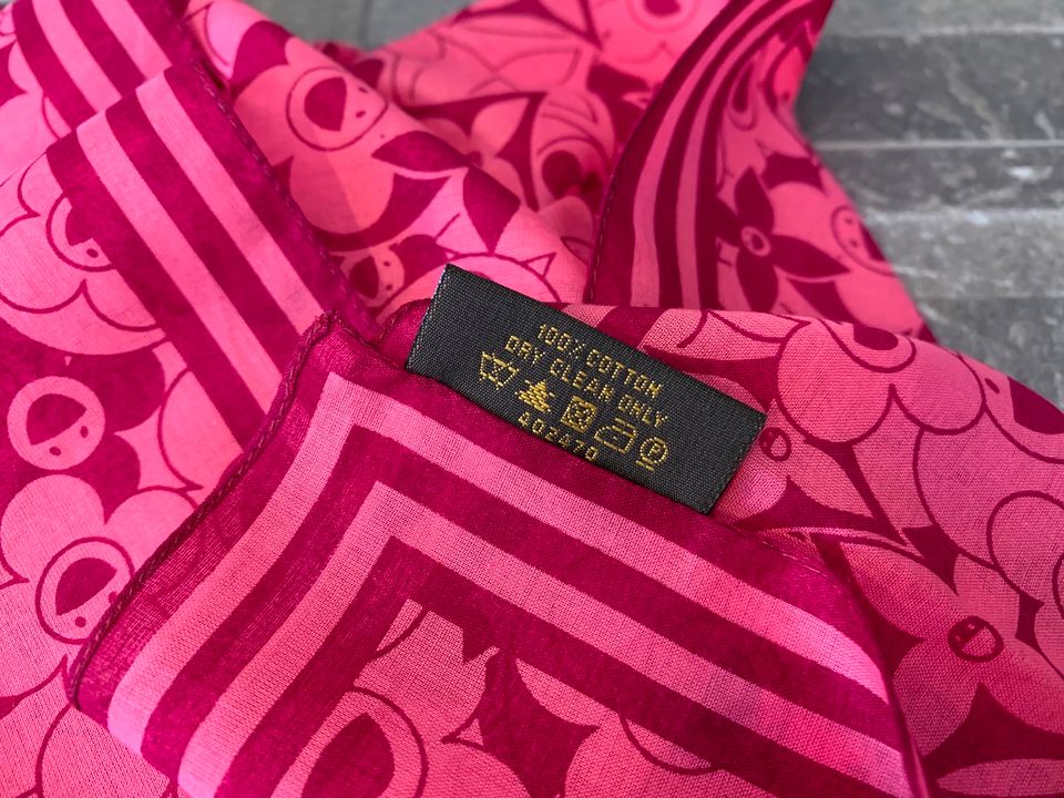 Louis Vuitton Monogram Cosmic Blossom Bandana Tuch in Pink in Freudenberg