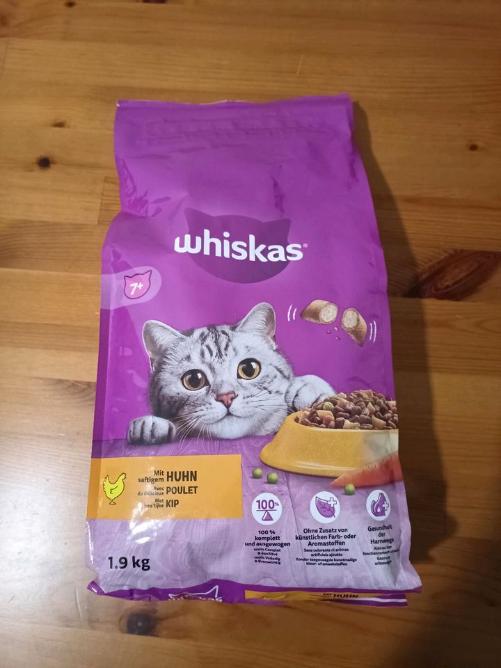 Katzenfutter Whiskas mit Huhn für ältere Katzen 1x 1,9 Kg in Berlin