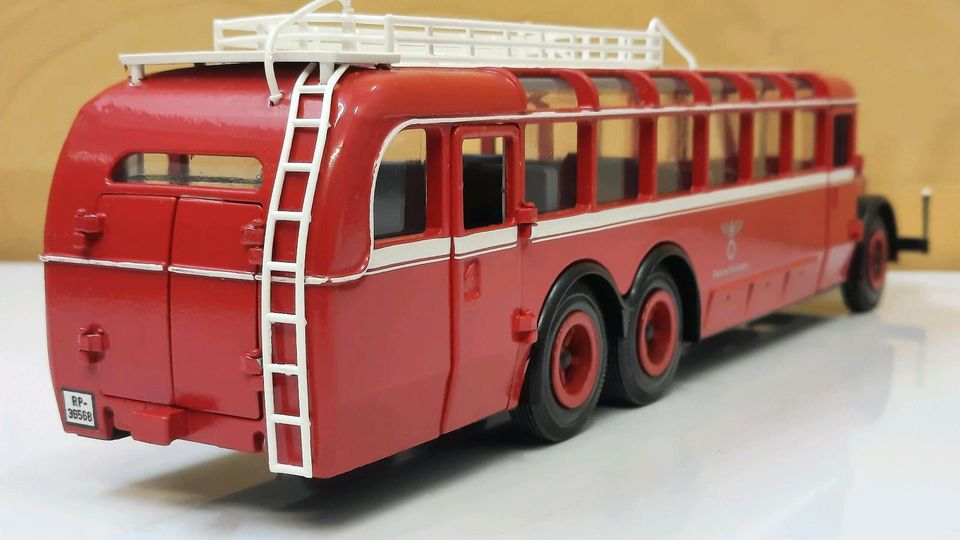 Conrad Mercedes Benz O 10000 Limited Edition 1:43 Vitrinenmodell in Menden